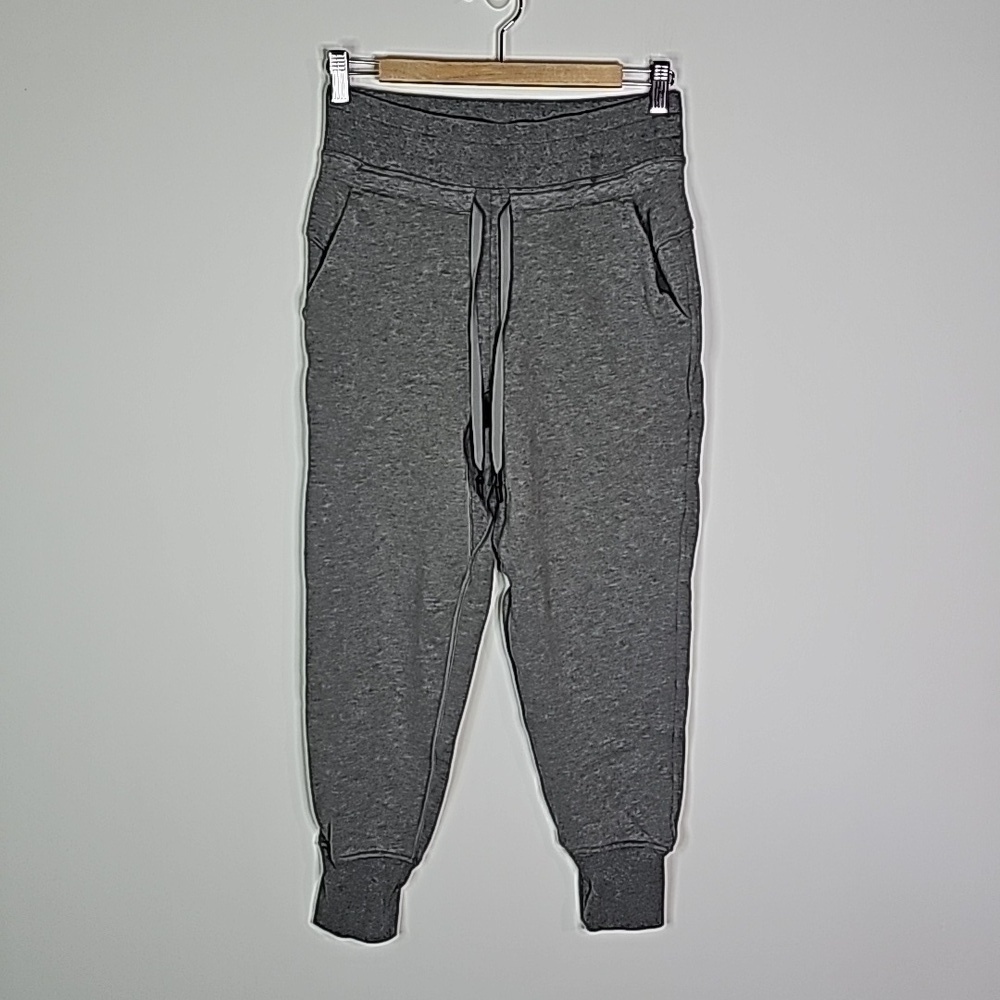 Lululemon heathered core medium grey press pause size 4 jogger